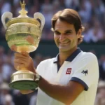 Roger Federer nâng cao chiếc cup Wimbledon