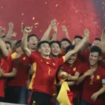 Hình ảnh đội tuyển Việt Nam nâng cao chiếc cúp vô địch AFF Cup 2017