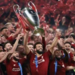 Liverpool nâng cao chiếc cúp Champions League 2019