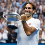 Roger Federer nâng cao chiếc cúp vô địch Australian Open 2018