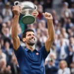 Djokovic nâng cao chiếc cúp vô địch Paris Master 2019