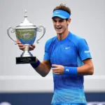 Dominic Thiem nâng cúp vô địch