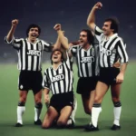 Hình ảnh về Juventus vô địch C1 năm 1985, với các cầu thủ nổi tiếng như Platini, Boniek, và Tardelli