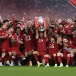 Hình ảnh Liverpool nâng cao cúp vô địch Ngoại Hạng Anh 2020