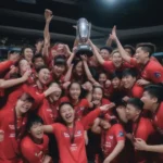 Hình ảnh về đội vô địch V-League 2019 nhận giải thưởng, thể hiện niềm vui và sự phấn khích