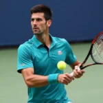 Novak Djokovic nâng cúp vô địch Australian Open