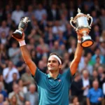 Tay vợt Roger Federer nâng cao cúp vô địch Basel Open