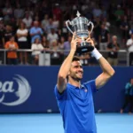 Dimitrov nâng cao chiếc cúp vô địch Cincinnati Masters 2023