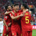 Tiến Linh ghi bàn thắng quan trọng vào lưới UAE trong trận đấu vòng loại World Cup 2022.