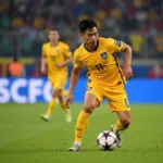 Văn Hậu thi đấu cho Hà Nội FC