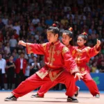 VĐV Wushu trẻ châu Á đang biểu diễn